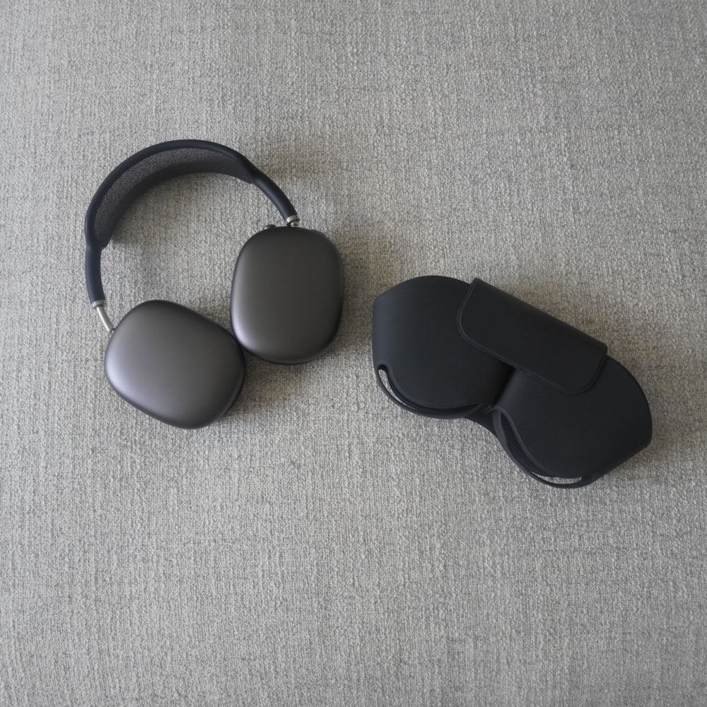 Apple AirPods Max – Space Gray Wireless OverEar Headphones